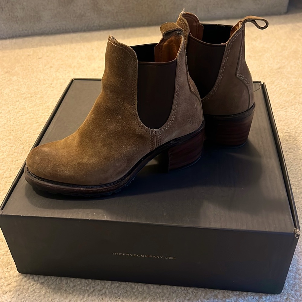 Gorgeous Frye Sabrina Chelsea boot. Brand new with box and never worn.